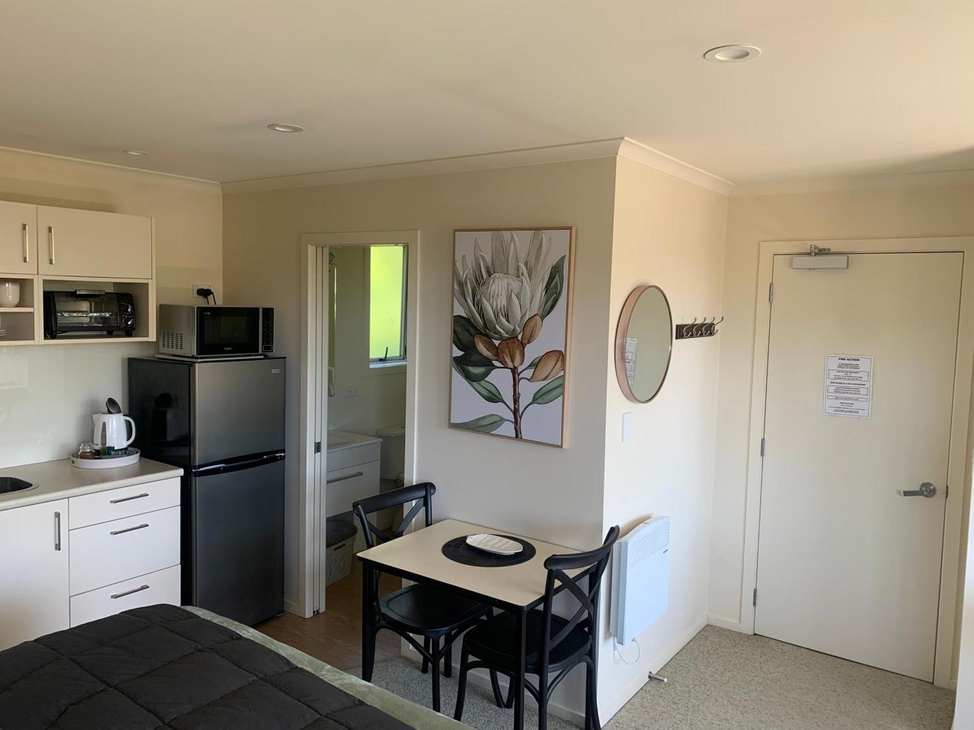 March Apartments Dunedin Room photo